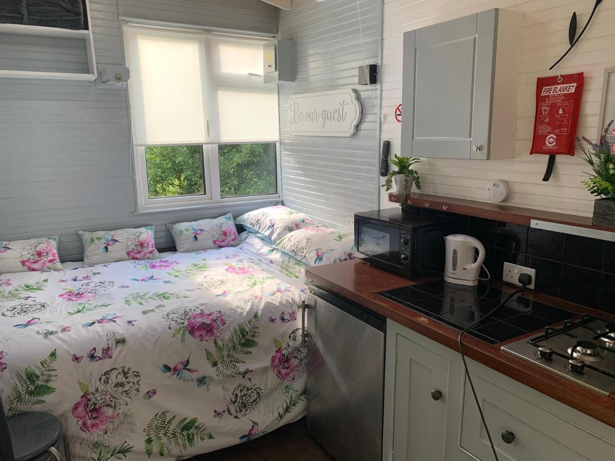 Shepherds Hut Bath Кемпинг Уик