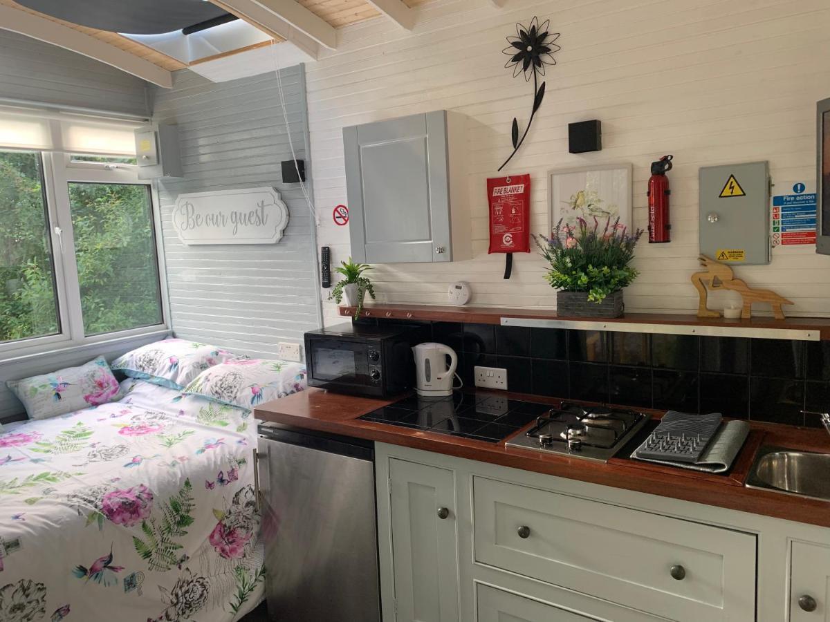 Shepherds Hut Bath Кемпинг