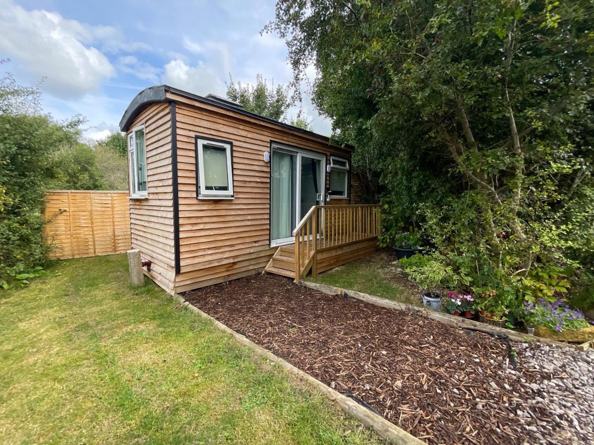 Shepherds Hut Bath Кемпинг